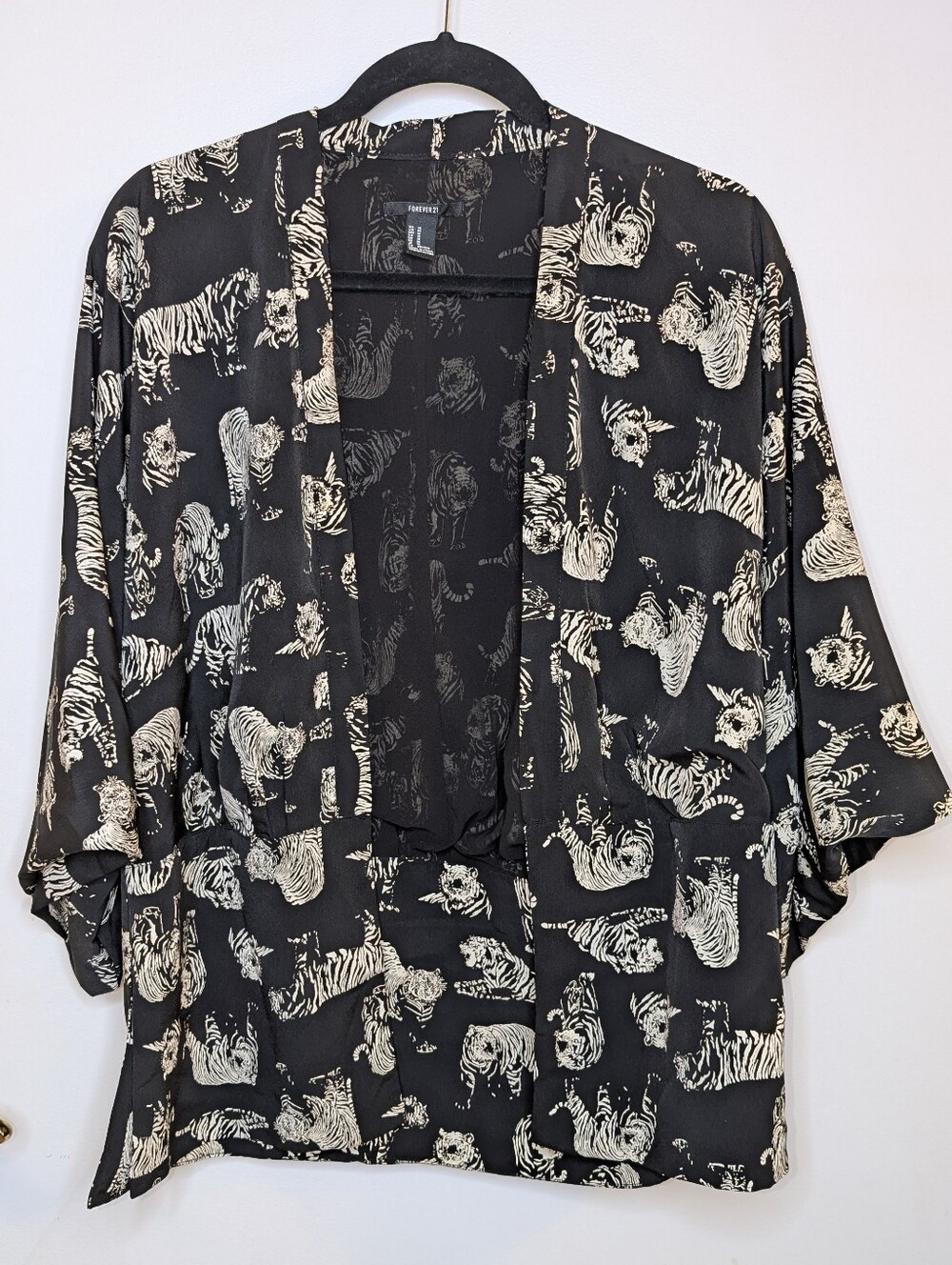 Forever 21 Black Kimono Jacket with Ivory Tiger Print Size Medium